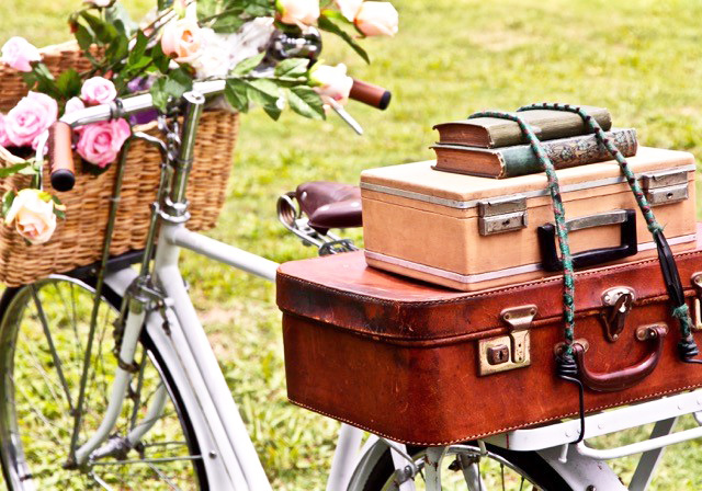 DE141 Wall décor art photographic on canvas bicycle with suitcases